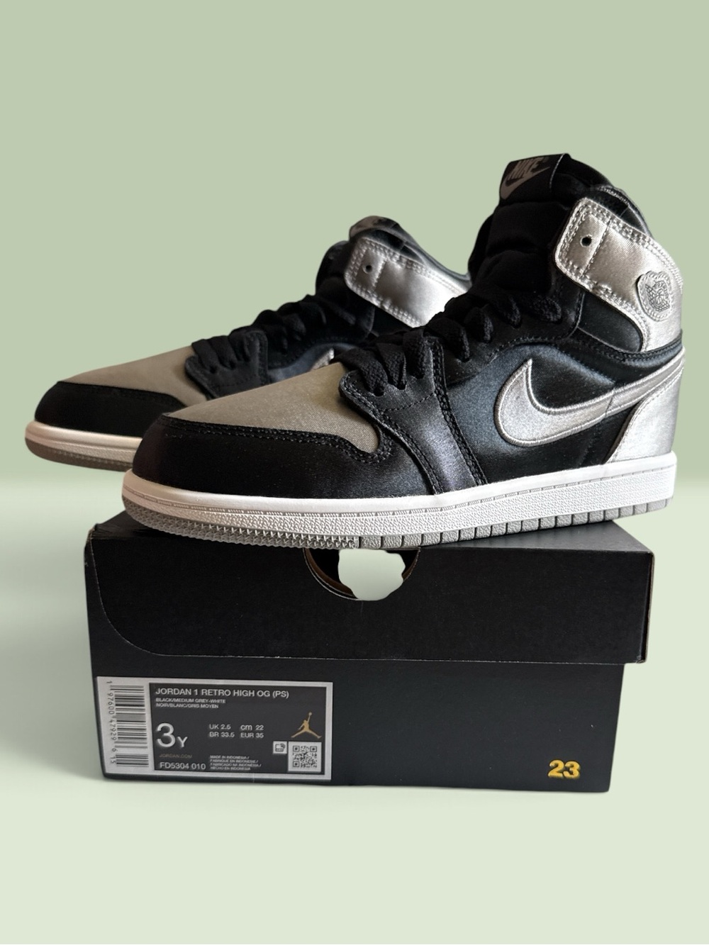 Nike Air Jordan 1 Retro High OG - Black & Silver